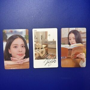 2 Blackpink Jisoo Photocard + 1 Jisoo Sign printed card